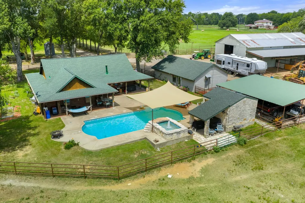 13494 County Road 2919 Eustace TX 75124