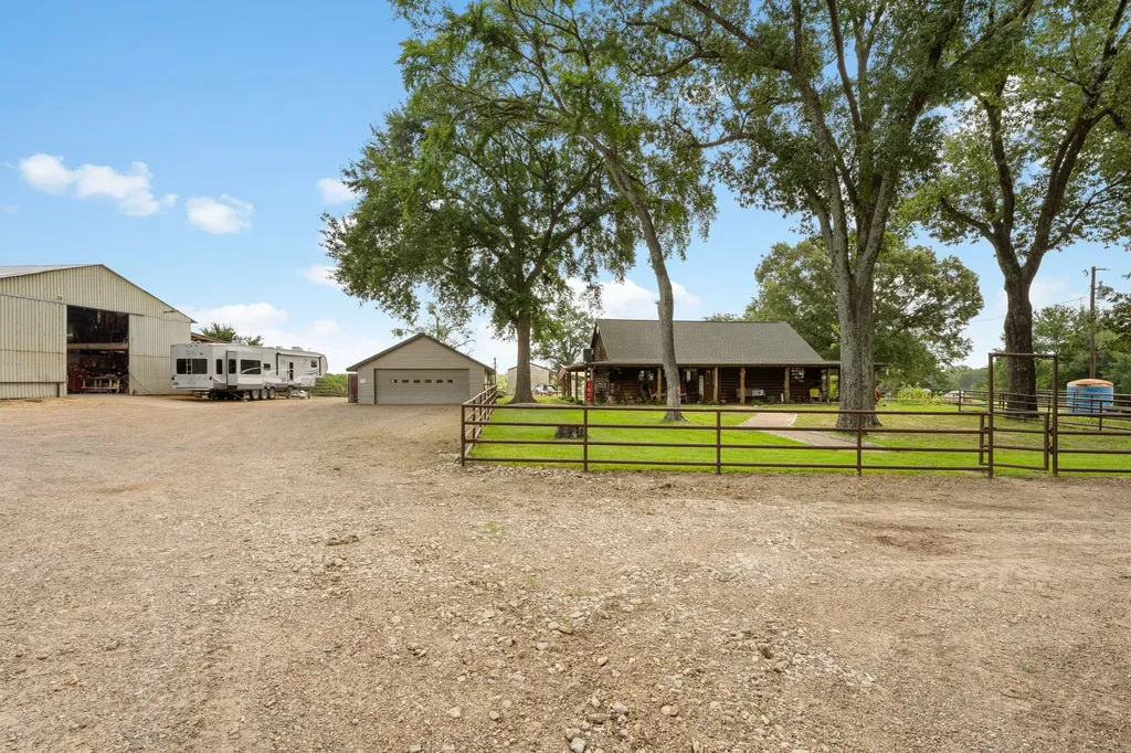 13494 County Road 2919 Eustace TX 75124