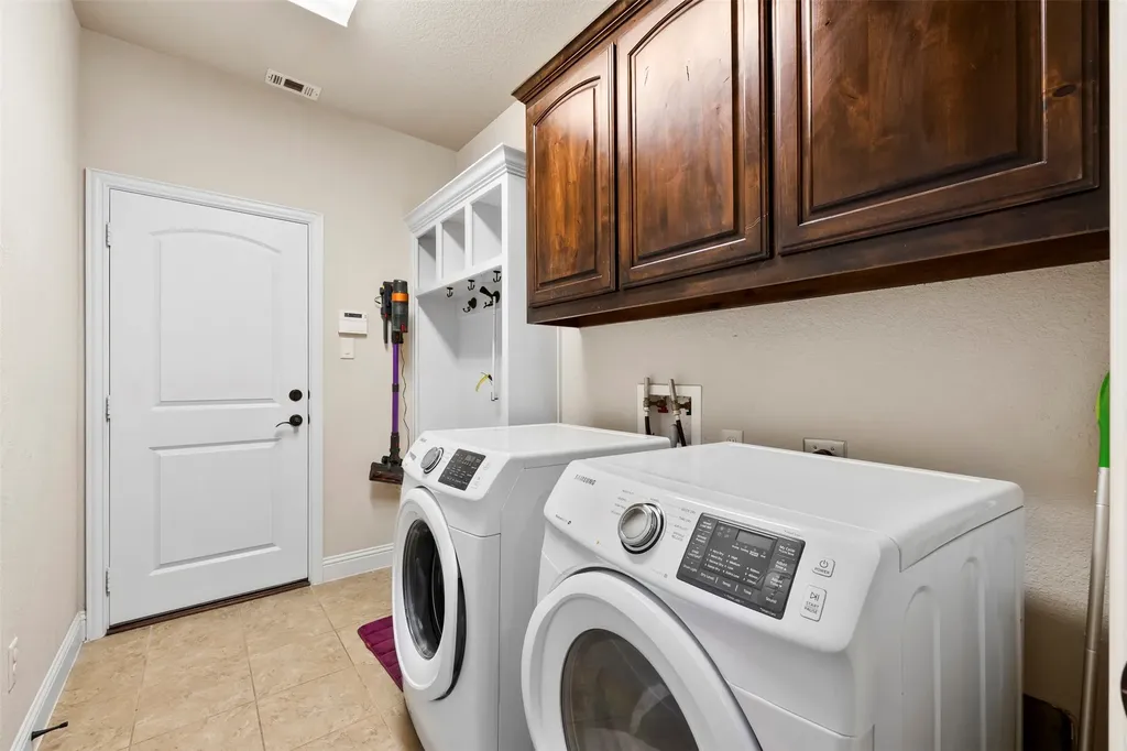 251 Williamsburg Lane Ovilla TX 75154