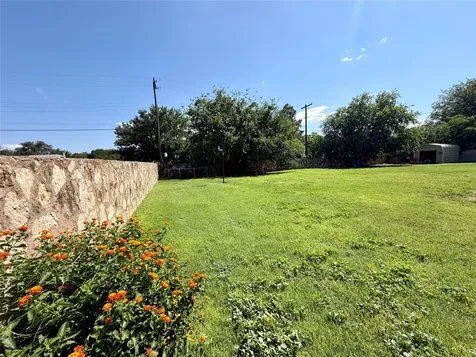 901 W Third Street Quanah TX 79252