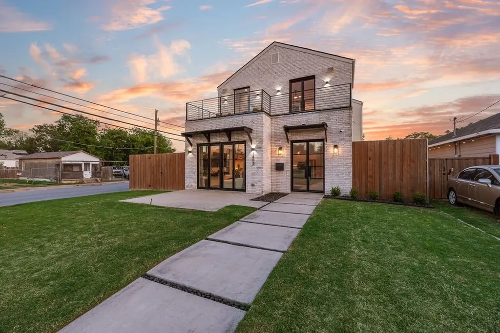 1802 Pueblo Street Dallas TX 75212