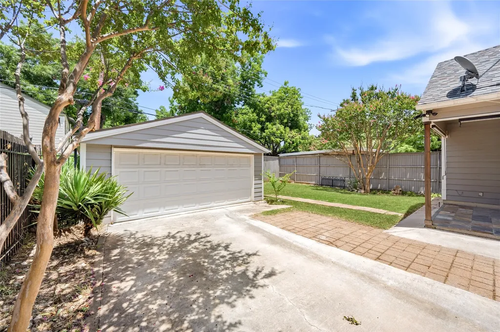 4424 Calmont Avenue Fort Worth TX 76107