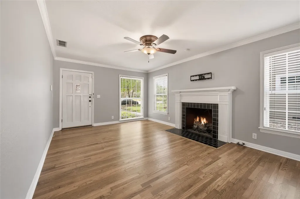 4424 Calmont Avenue Fort Worth TX 76107