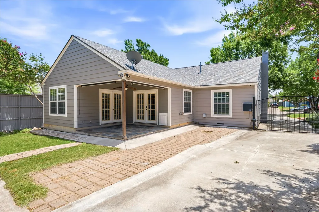 4424 Calmont Avenue Fort Worth TX 76107