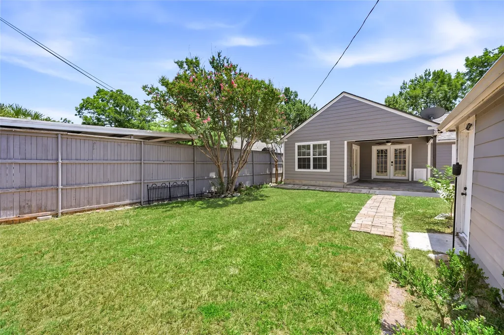 4424 Calmont Avenue Fort Worth TX 76107