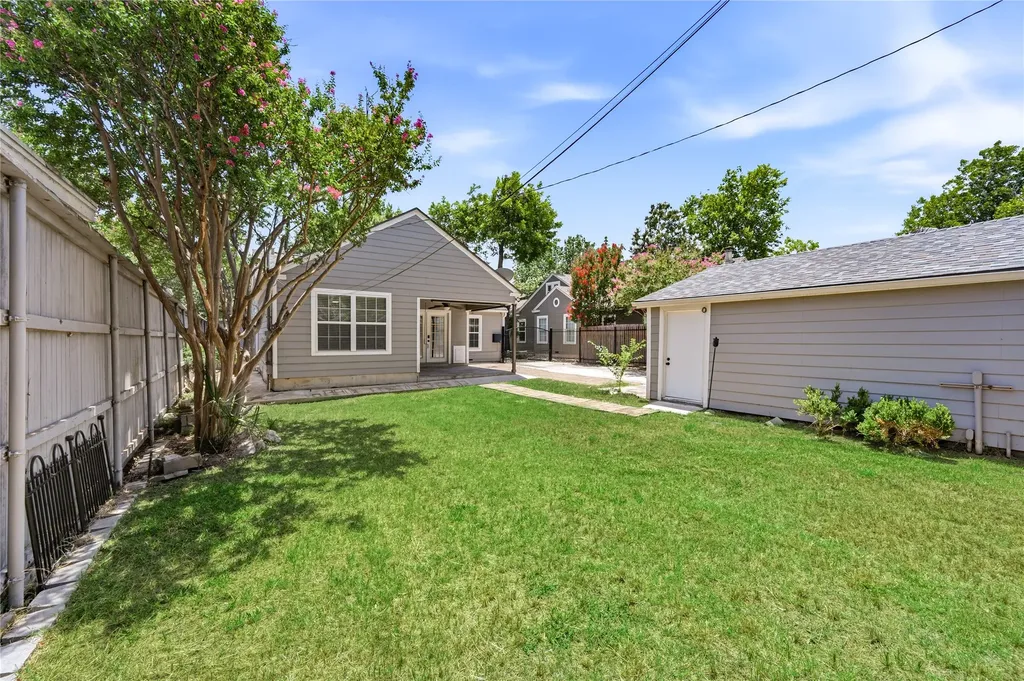 4424 Calmont Avenue Fort Worth TX 76107