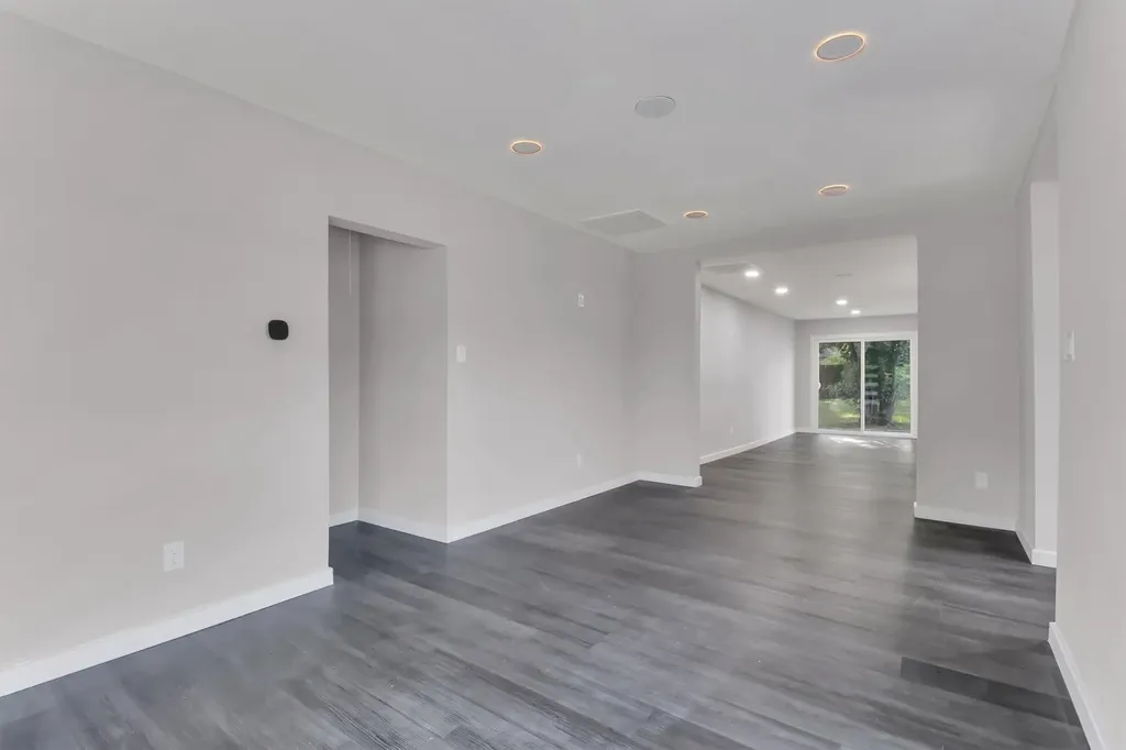 1310 Elmwood Boulevard Dallas TX 75224