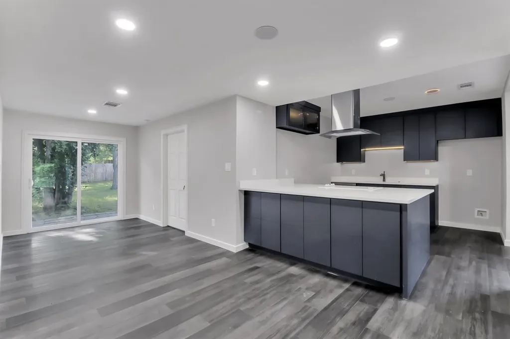 1310 Elmwood Boulevard Dallas TX 75224