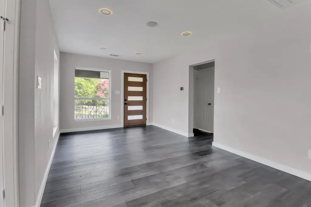 1310 Elmwood Boulevard Dallas TX 75224
