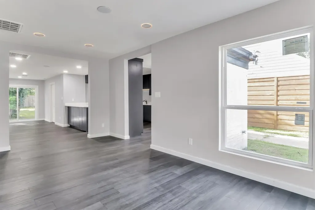 1310 Elmwood Boulevard Dallas TX 75224