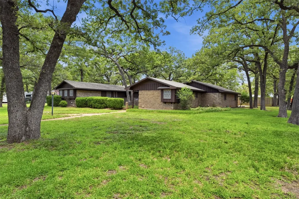 4401 Idylwood Waco TX 76705
