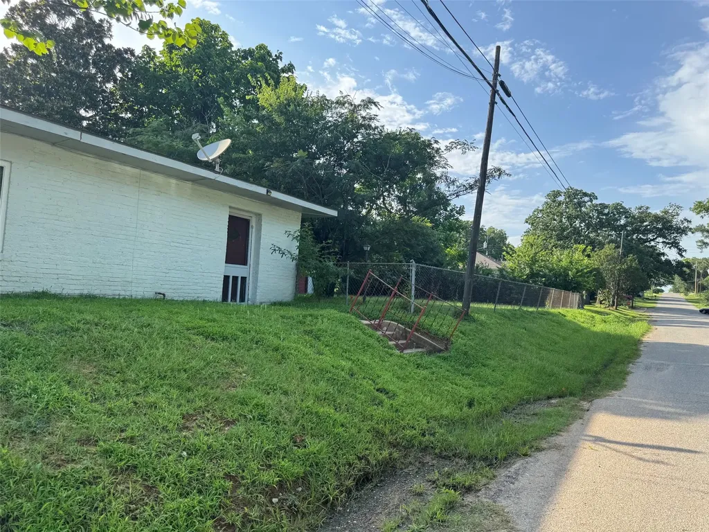 901 W Coffin Street Denison TX 75020