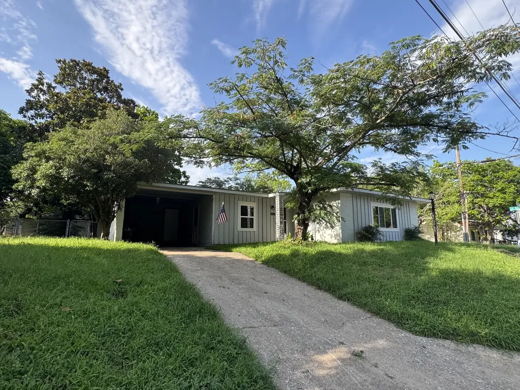 901 W Coffin Street Denison TX 75020