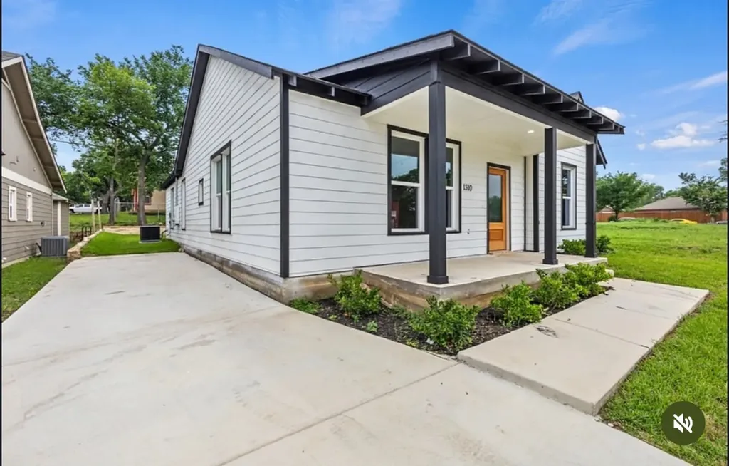 1310 Bessie Street Fort Worth TX 76104