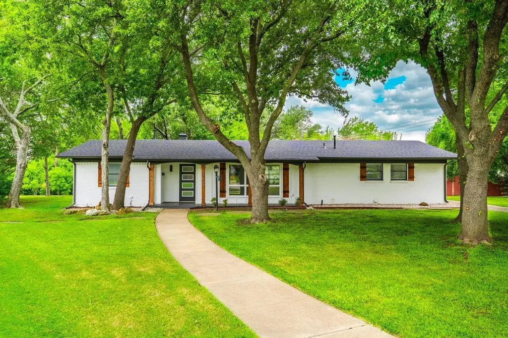 12607 Gaslite Circle Farmers Branch TX 75234