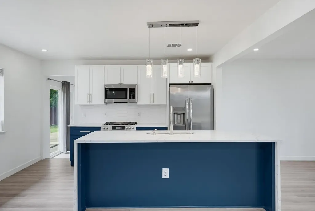 12607 Gaslite Circle Farmers Branch TX 75234