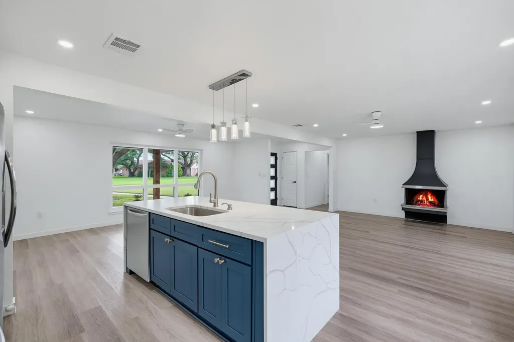 12607 Gaslite Circle Farmers Branch TX 75234