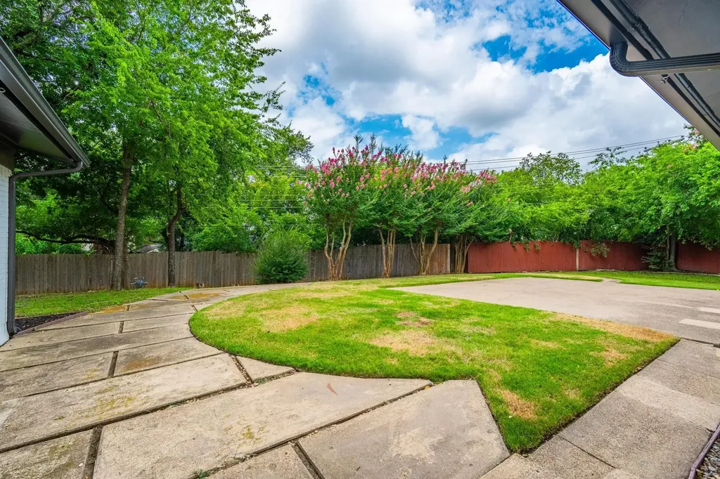 12607 Gaslite Circle Farmers Branch TX 75234