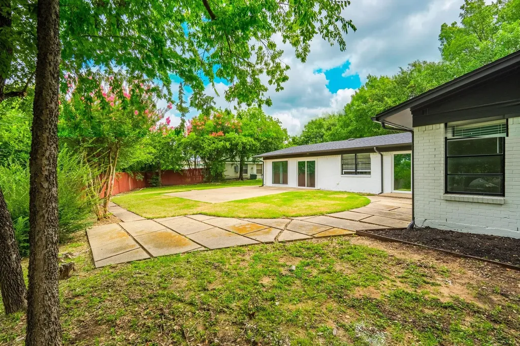 12607 Gaslite Circle Farmers Branch TX 75234