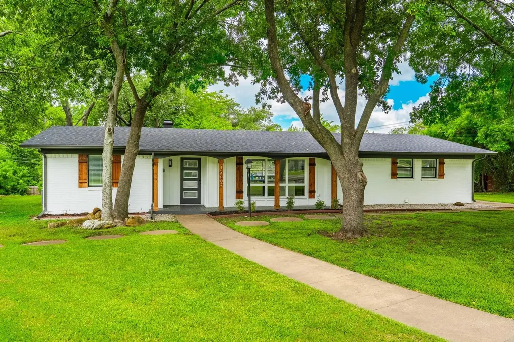 12607 Gaslite Circle Farmers Branch TX 75234
