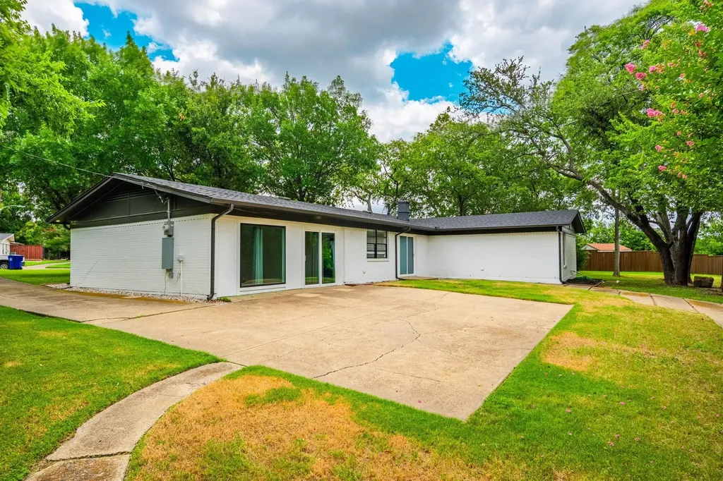 12607 Gaslite Circle Farmers Branch TX 75234