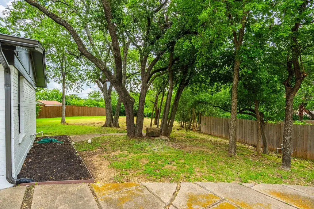 12607 Gaslite Circle Farmers Branch TX 75234