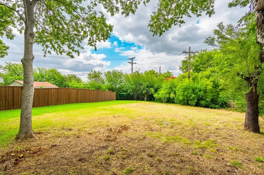 12607 Gaslite Circle Farmers Branch TX 75234