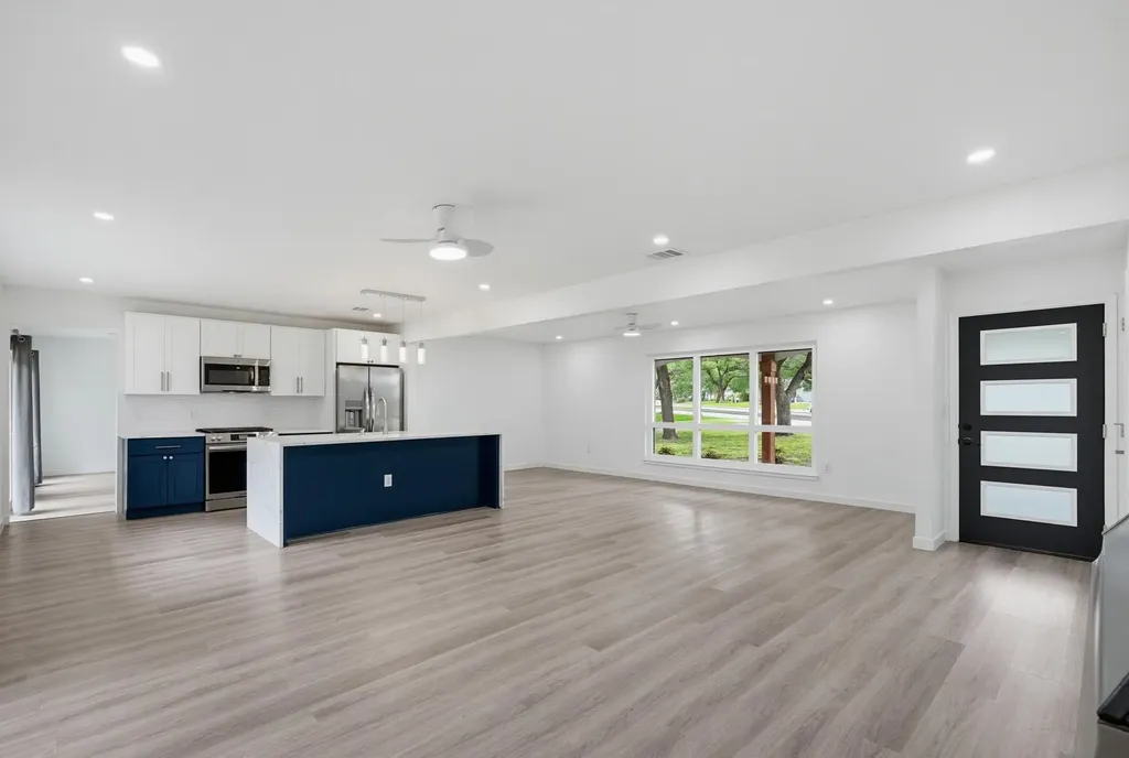 12607 Gaslite Circle Farmers Branch TX 75234