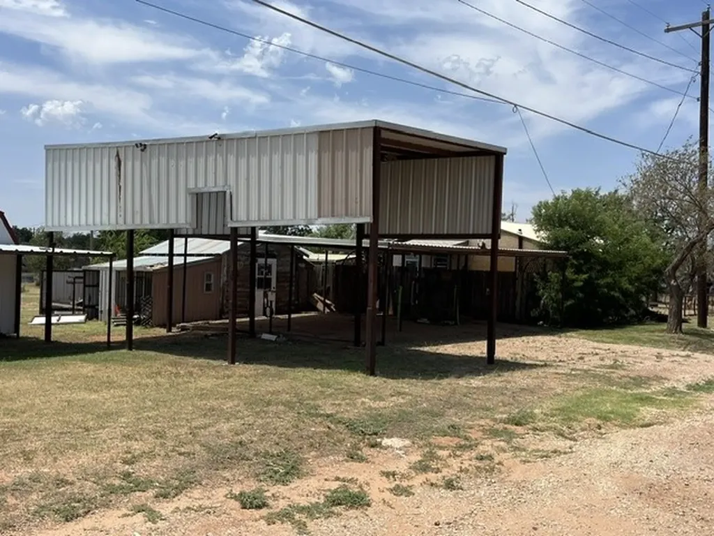412 E 7th Street Rotan TX 79546