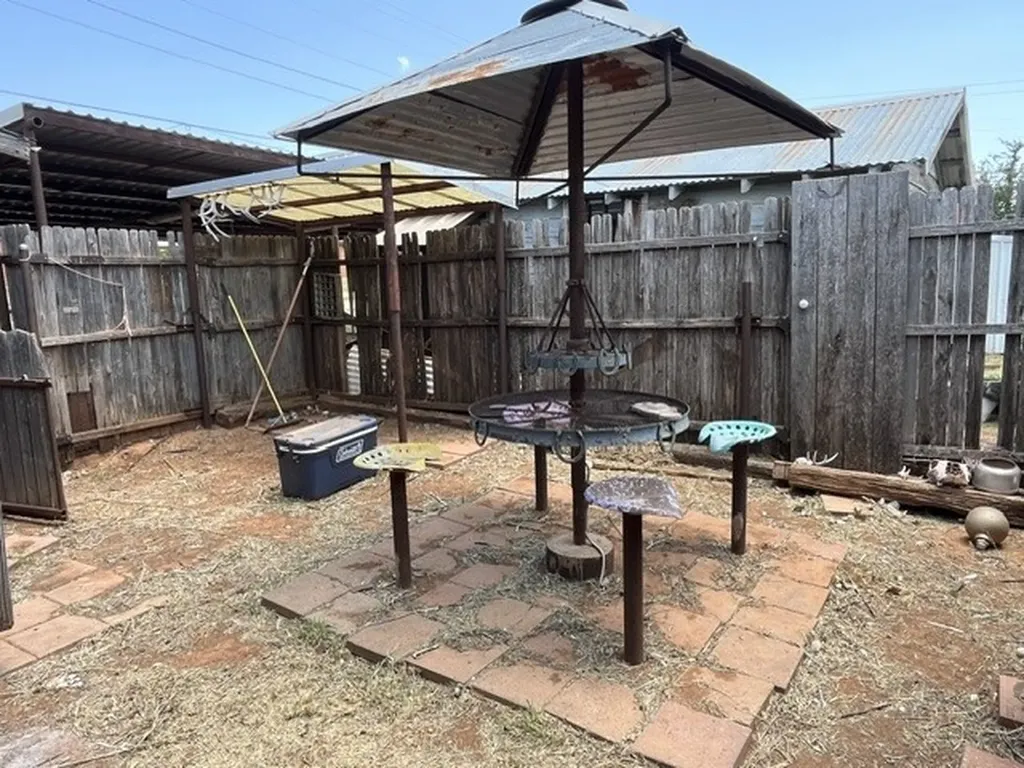 412 E 7th Street Rotan TX 79546