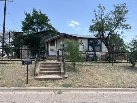 412 E 7th Street Rotan TX 79546