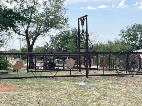 412 E 7th Street Rotan TX 79546