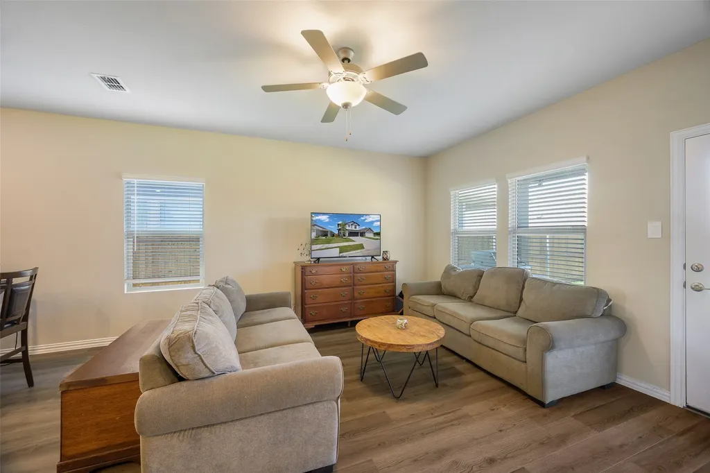 1037 Lakehaven Trail Lavon TX 75166