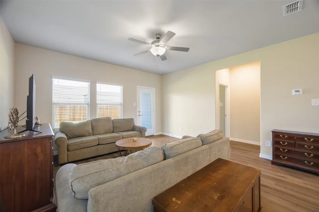 1037 Lakehaven Trail Lavon TX 75166