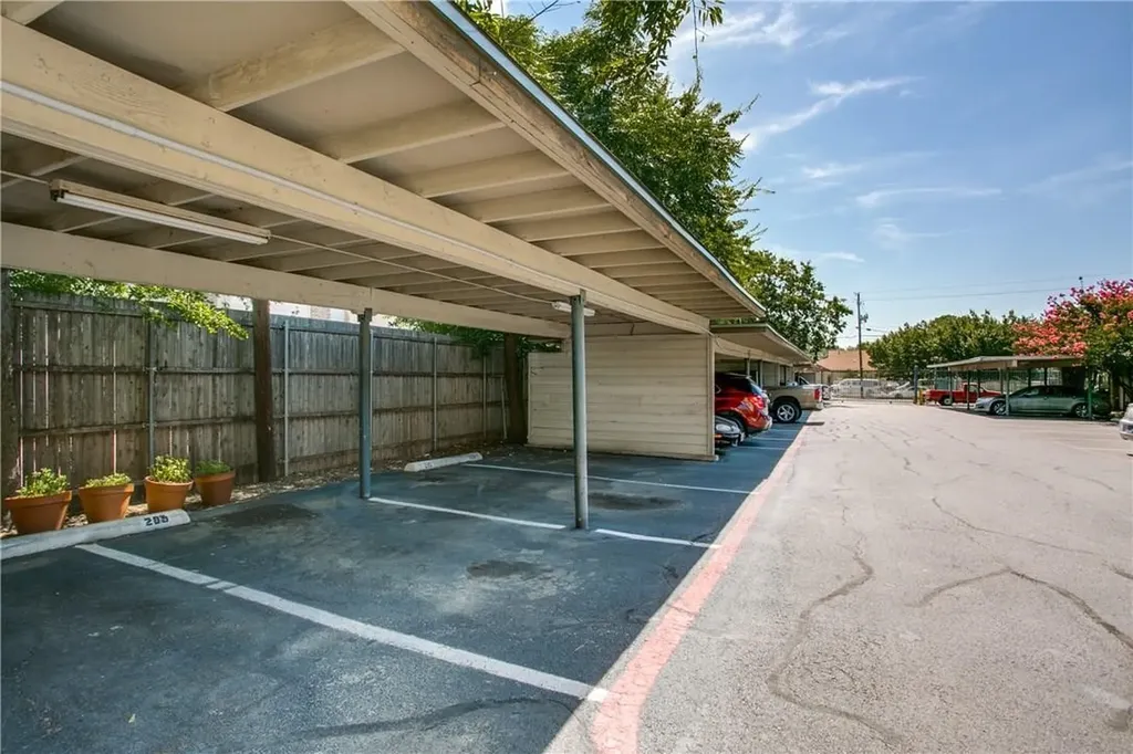 7107 Holly Hill Drive Dallas TX 75231