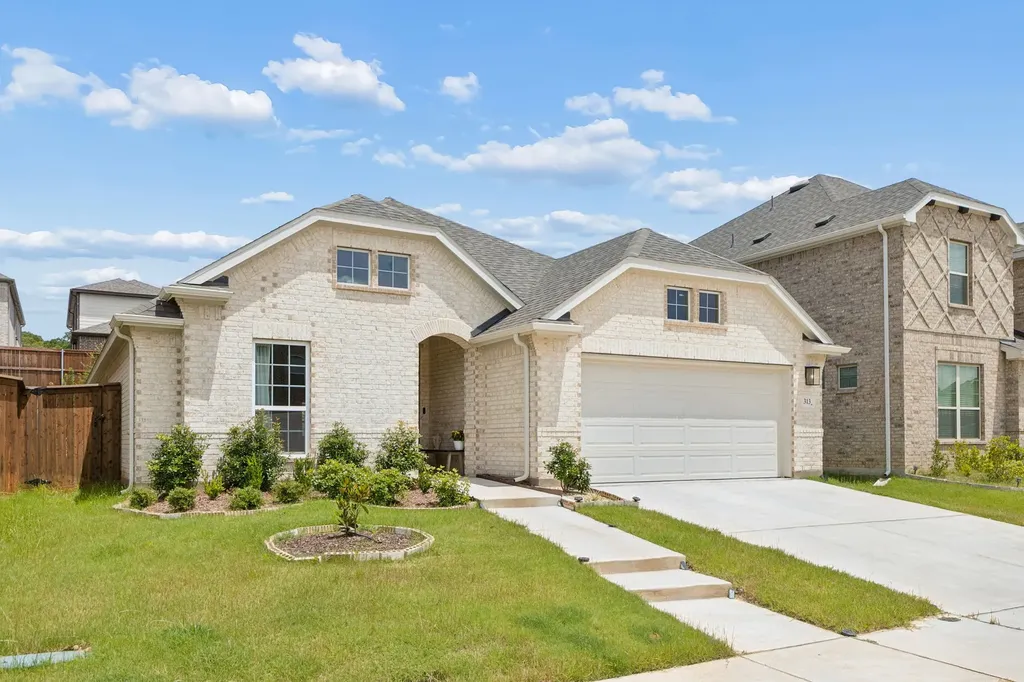 313 Corral Acres Way Fort Worth TX 76120