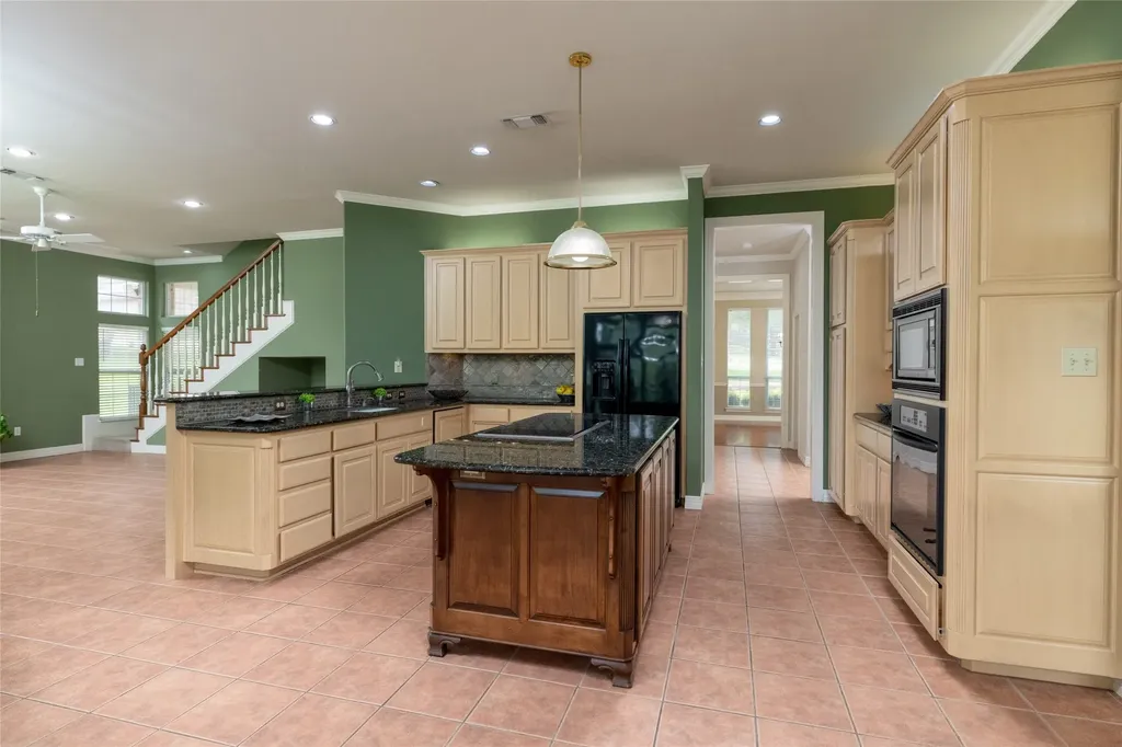 1917 Woodland Hills Lane Weatherford TX 76087