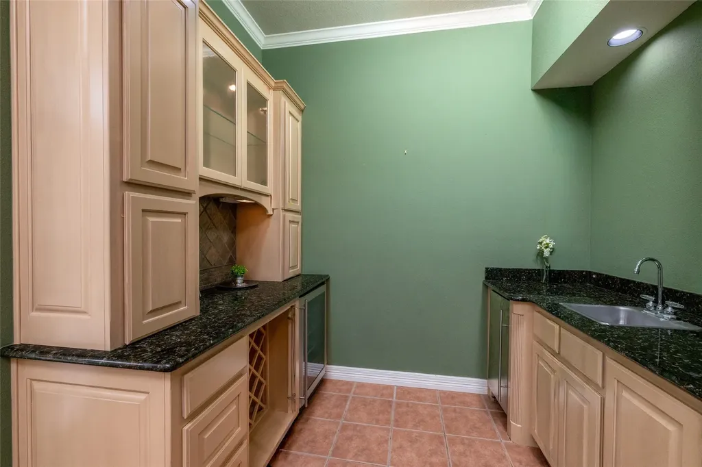 1917 Woodland Hills Lane Weatherford TX 76087