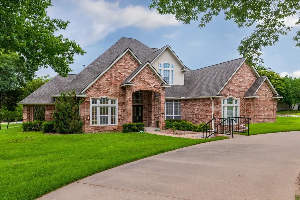 1917 Woodland Hills Lane Weatherford TX 76087
