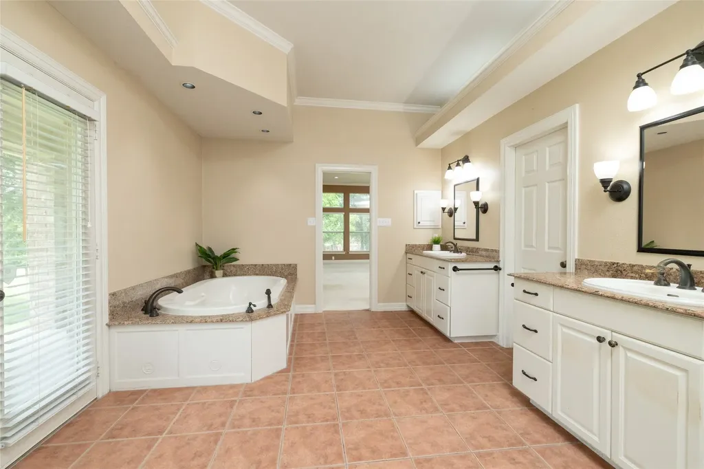 1917 Woodland Hills Lane Weatherford TX 76087