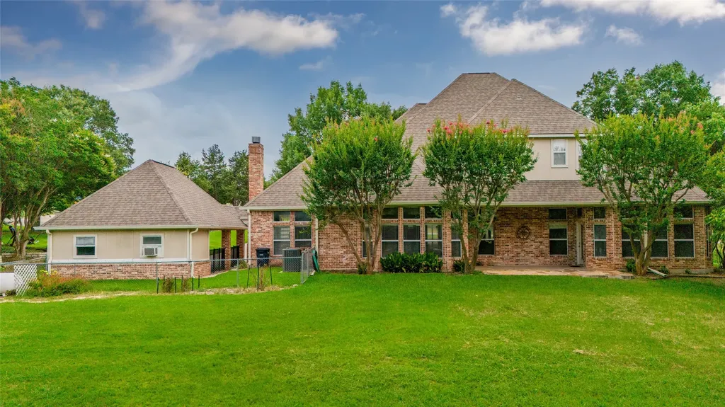 1917 Woodland Hills Lane Weatherford TX 76087