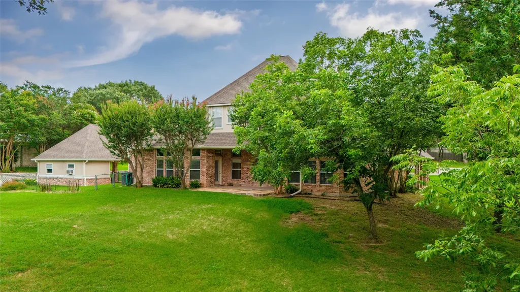1917 Woodland Hills Lane Weatherford TX 76087