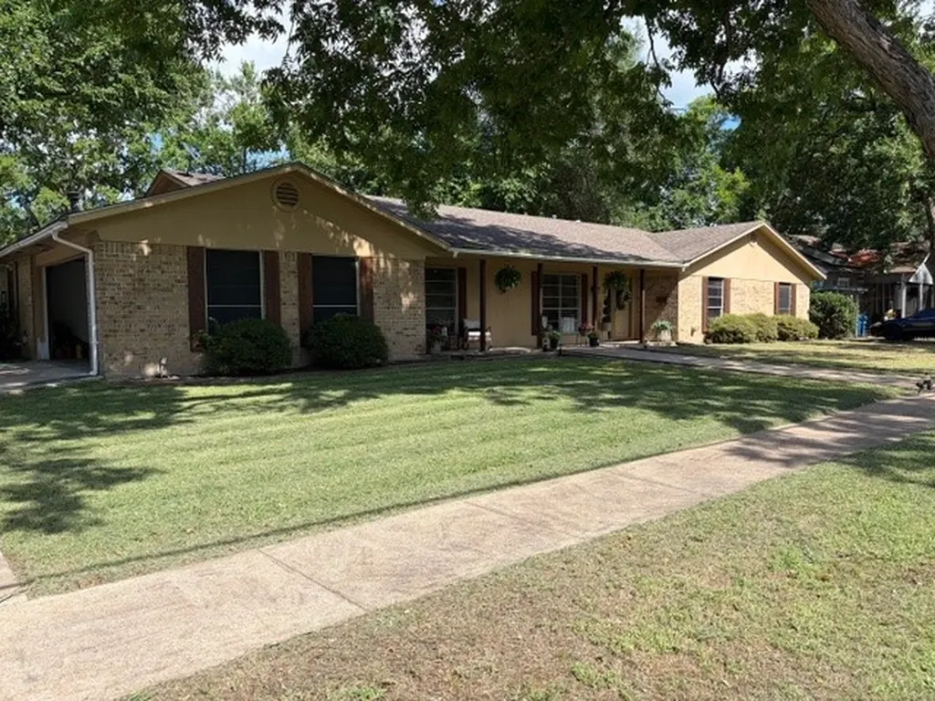 401 S Ross Avenue Mexia TX 76667