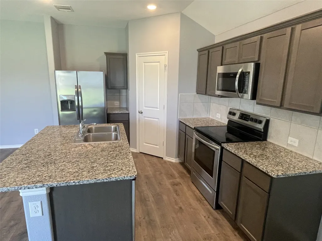 825 Alton Drive Aubrey TX 76227