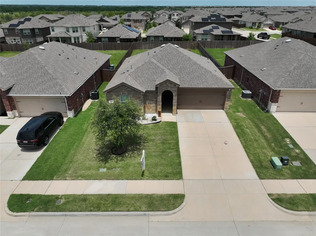 825 Alton Drive Aubrey TX 76227