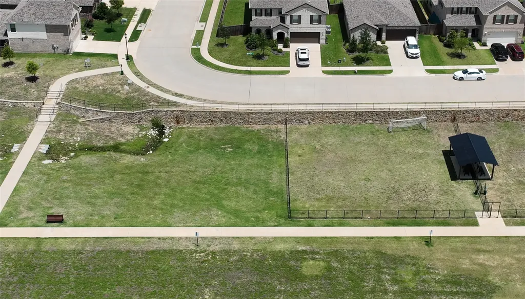 825 Alton Drive Aubrey TX 76227