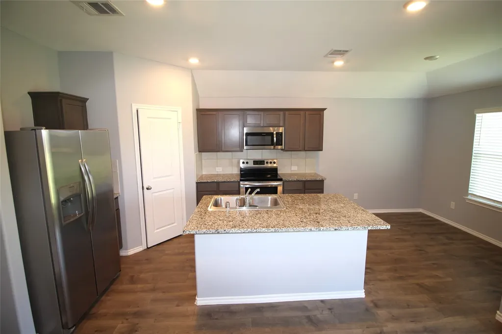 825 Alton Drive Aubrey TX 76227