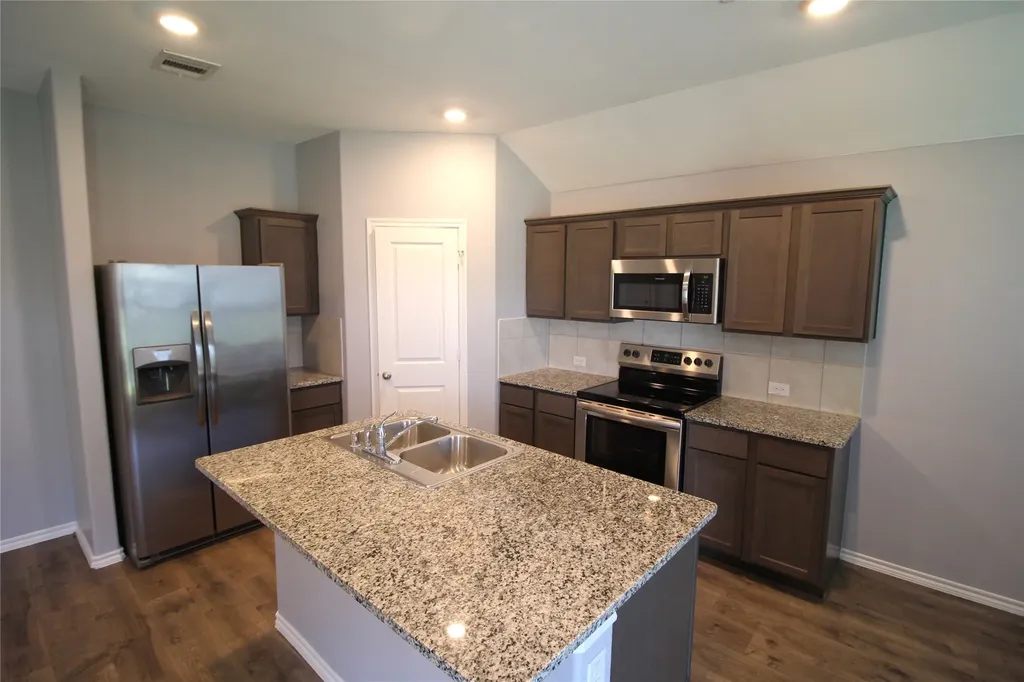 825 Alton Drive Aubrey TX 76227