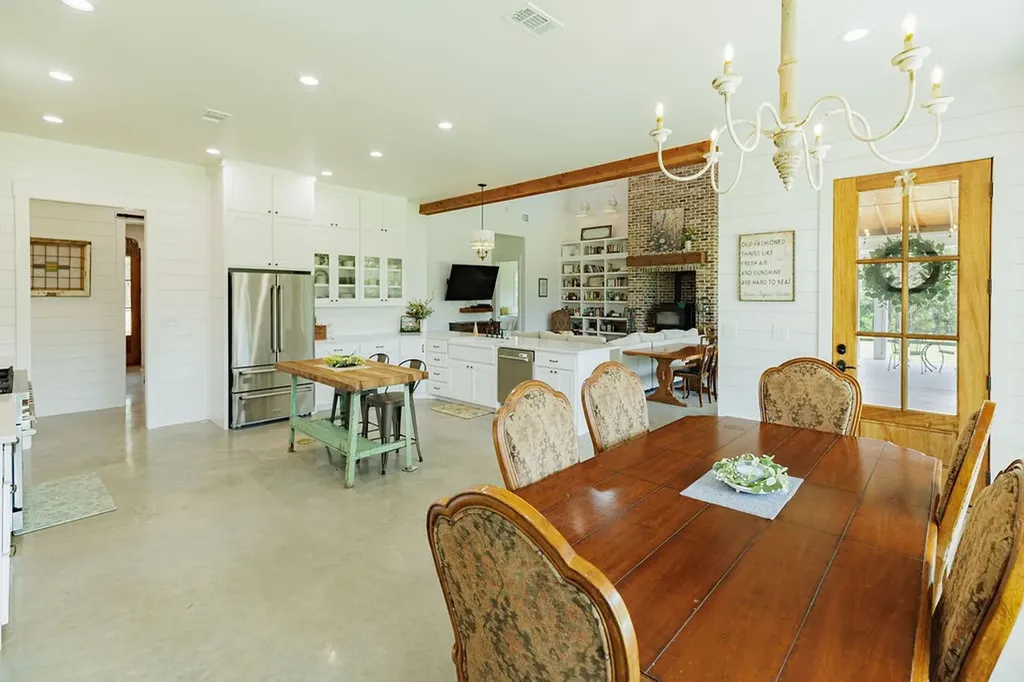 2094 Jim Harry Loop Sunset TX 76270