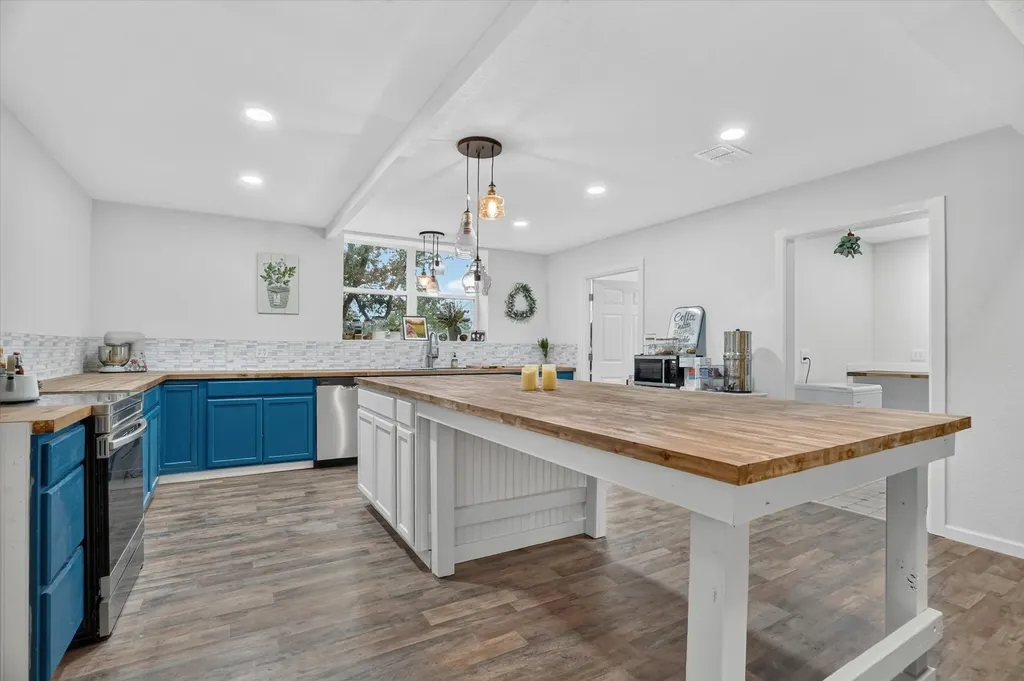 195 Private Road 3496 Paradise TX 76073